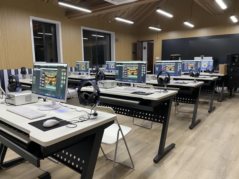 1709022237108292.jpg 上海戏剧学院附属高级中学 2.jpg