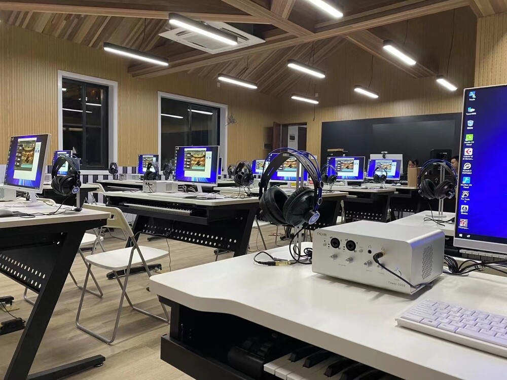 1709022253150416.jpg 上海戏剧学院附属高级中学 3.jpg